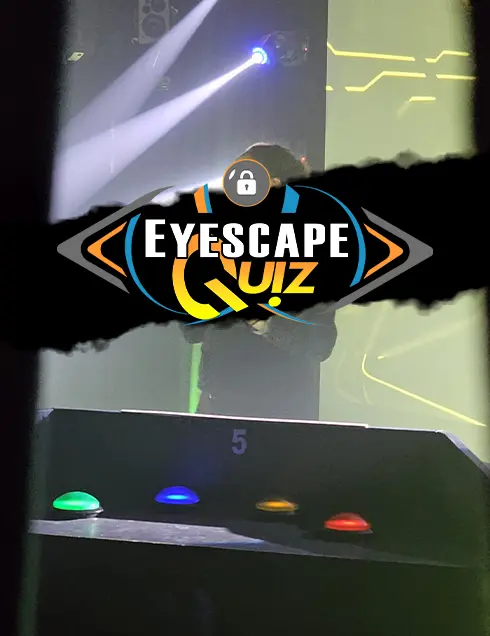 Salle et présentateur du Quiz Game à Bourgoin